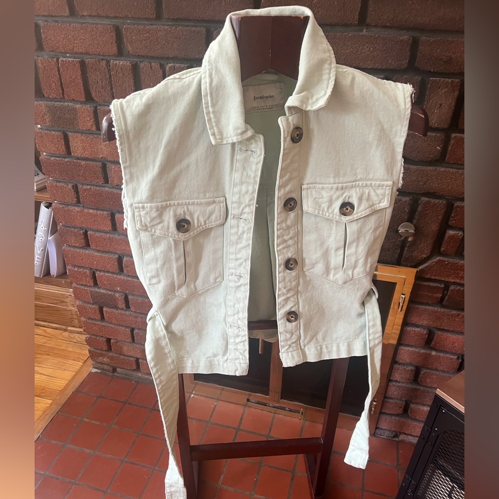 Stradivarius lite green jean vest size M